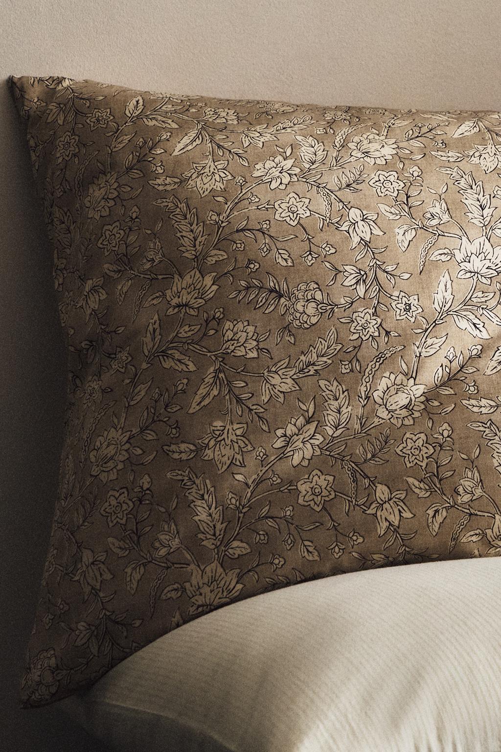 Наволочка с цветочным принтом