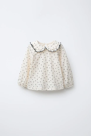 Футболка с отложным воротником и цветочным принтом- Заказать в России