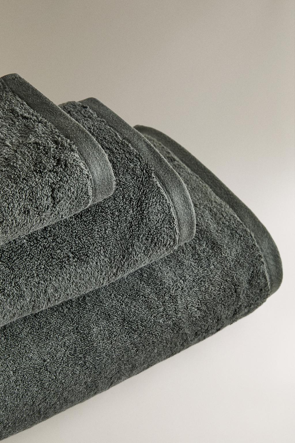 Цветное махровое ванночное полотенце