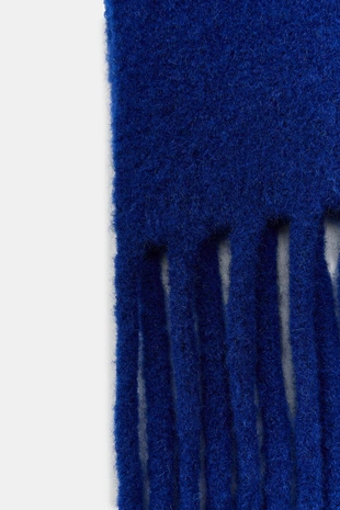 Вязаный шарф с шерстью и бахромой