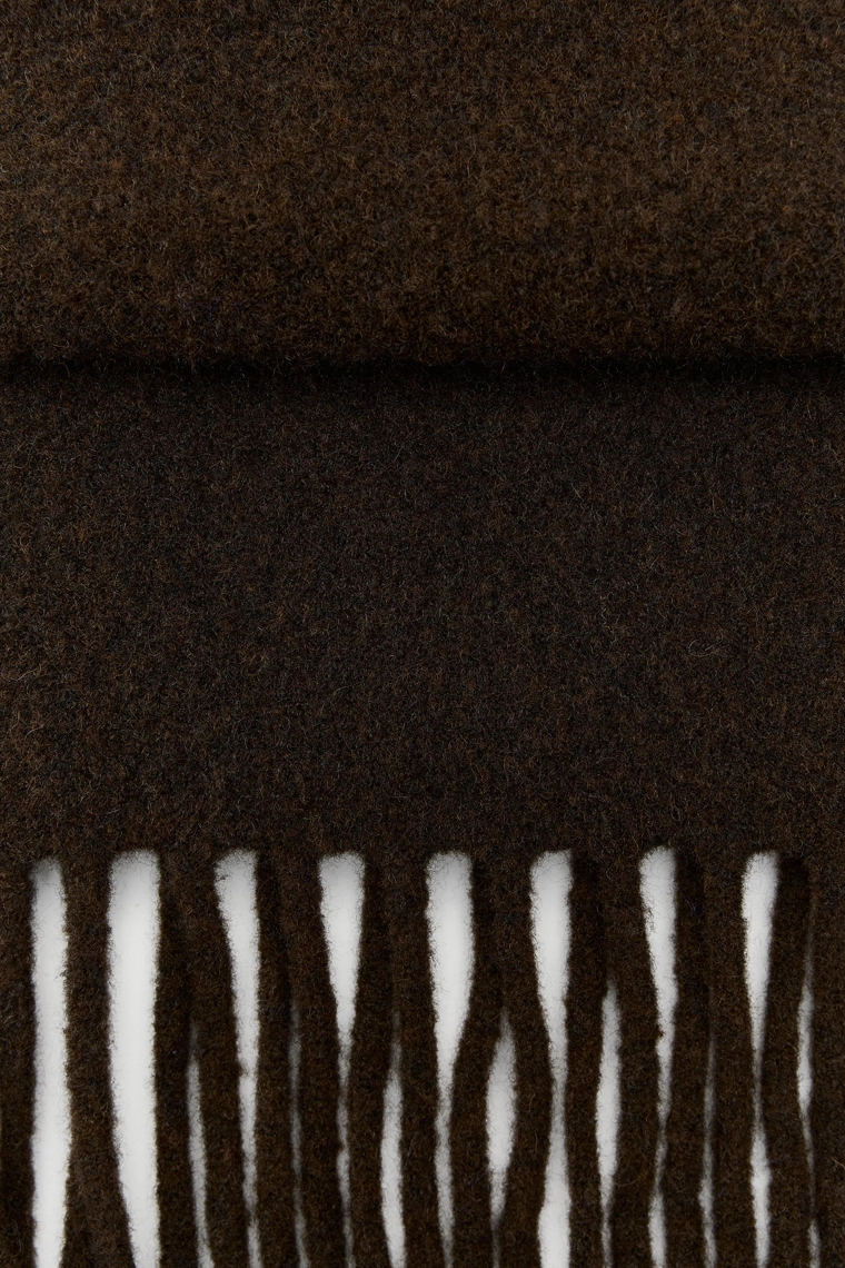 Вязанный снуд с шерстью и бахромой