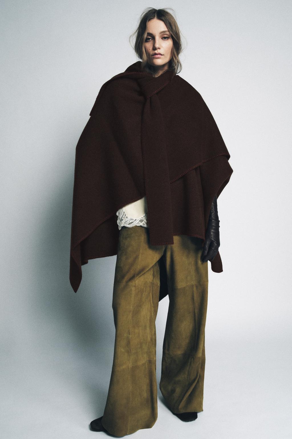 ТРИКОТАЖНАЯ НАКИДКА С ШАРФОМ И КОНТРАСТНОЙ НИТЬЮ