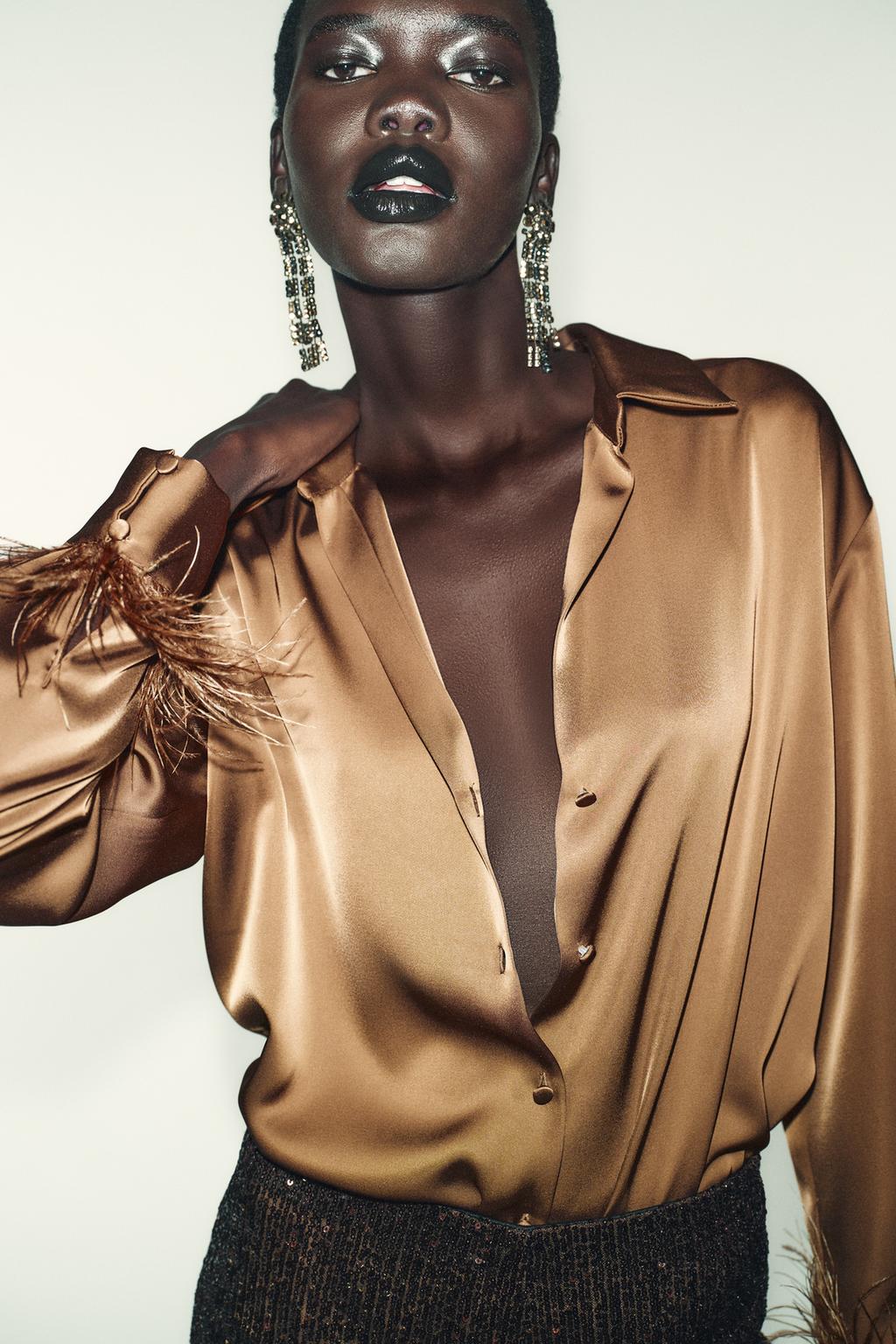 АТЛАСНАЯ БЛУЗА С ПЕРЬЯМИ