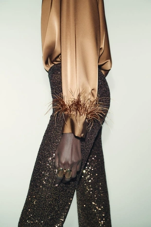 Атласная блуза с перьями- Заказать в России