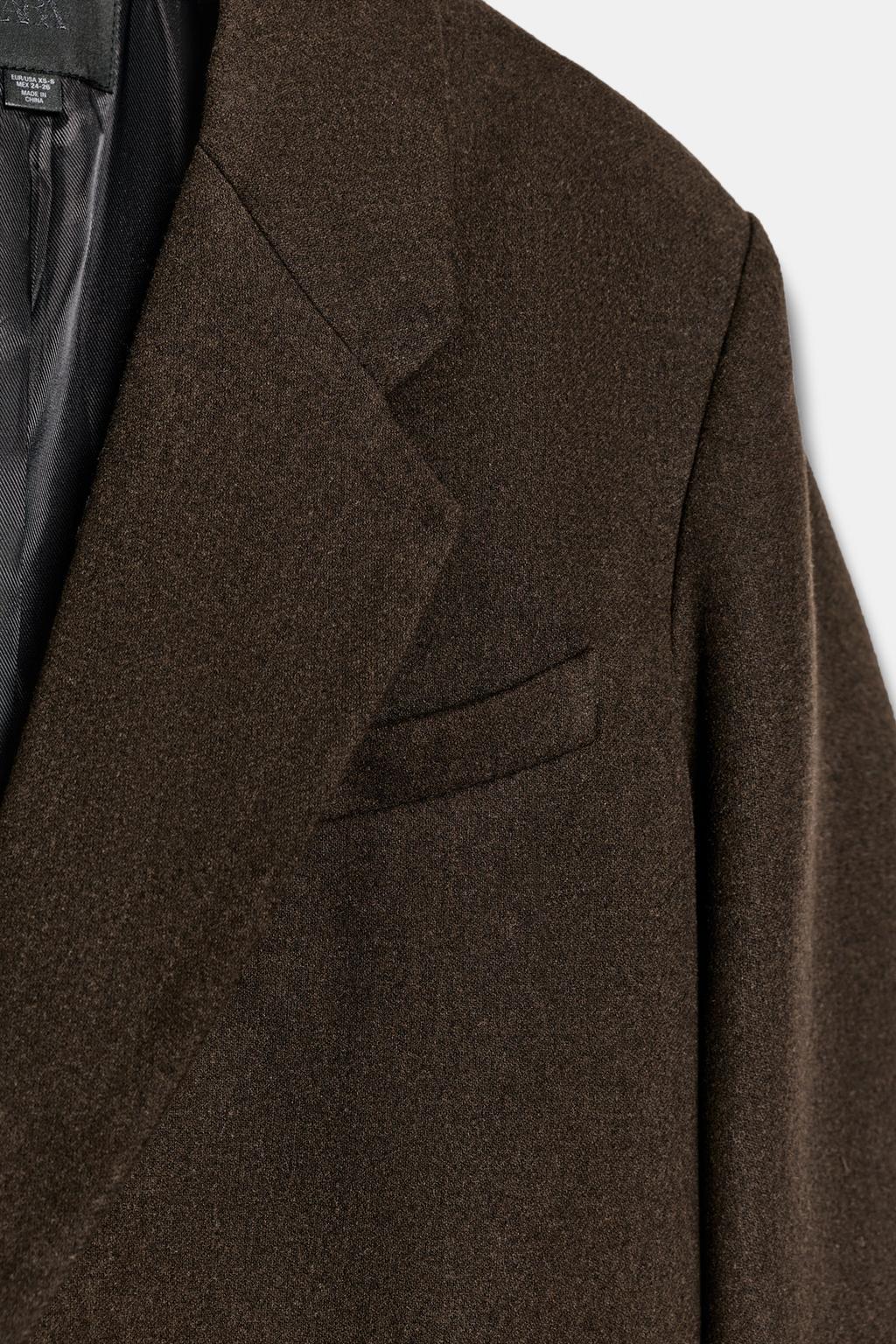 ДВУБОРТНЫЙ БЛЕЙЗЕР С ПОДПЛЕЧНИКАМИ