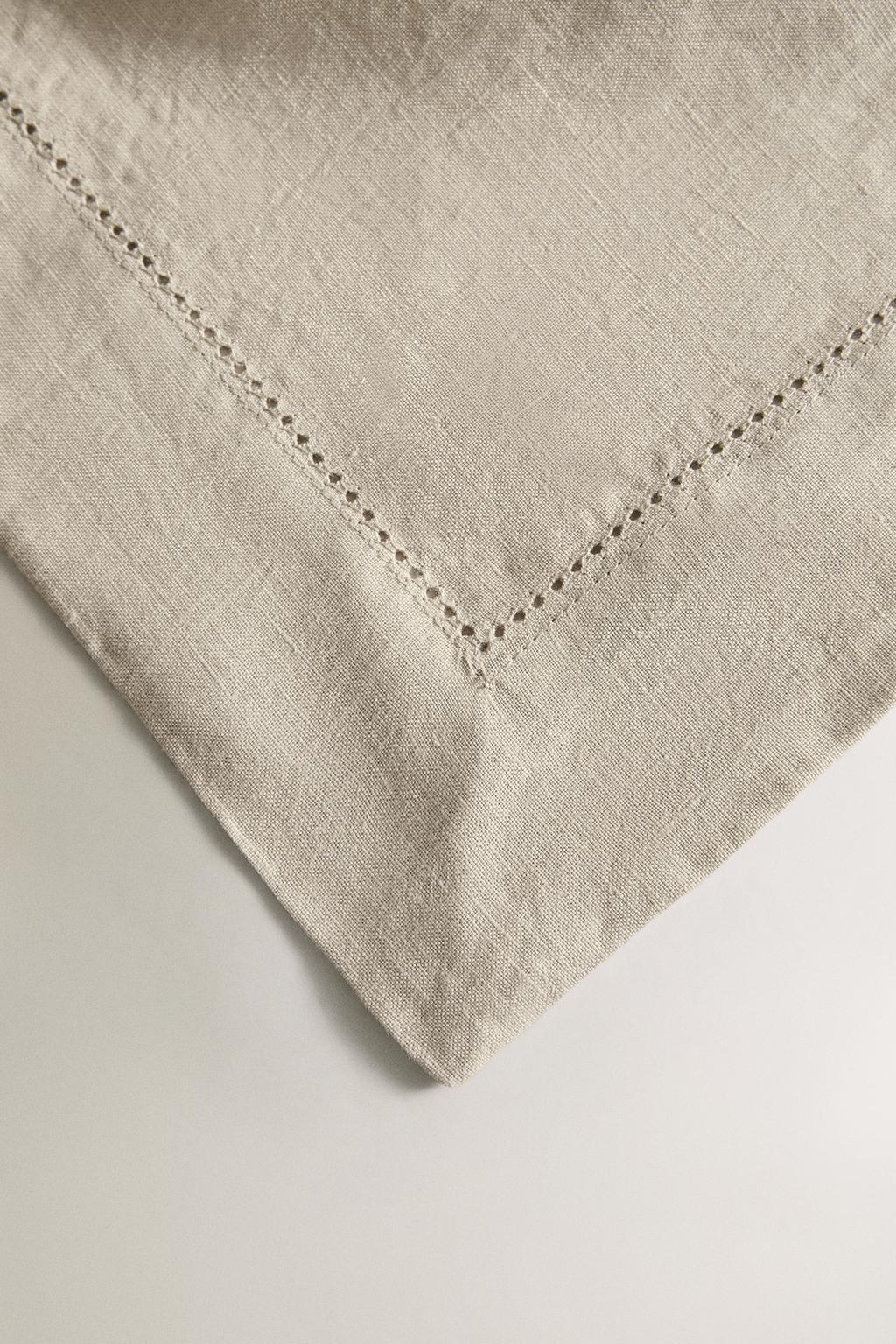 Льняной скатерть с цветочной вышивкой