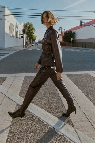 Куртка из искусственной кожи с эластичным поясом