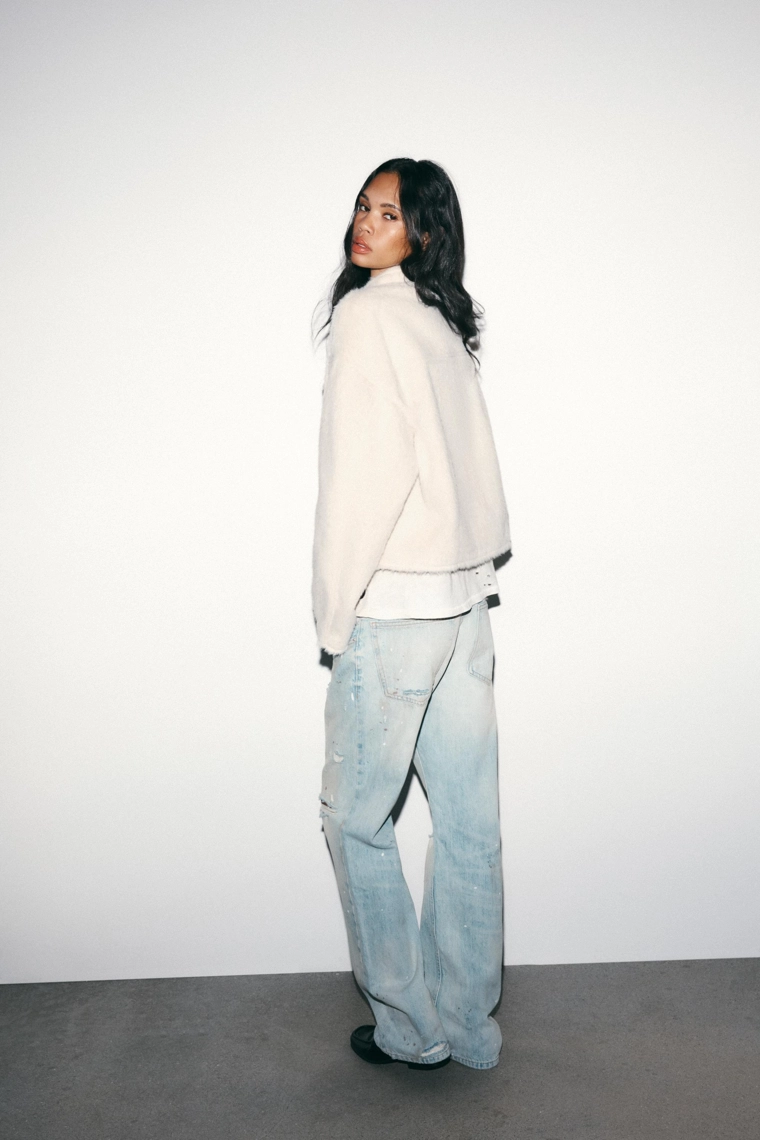 Двубортный пушистый пальто