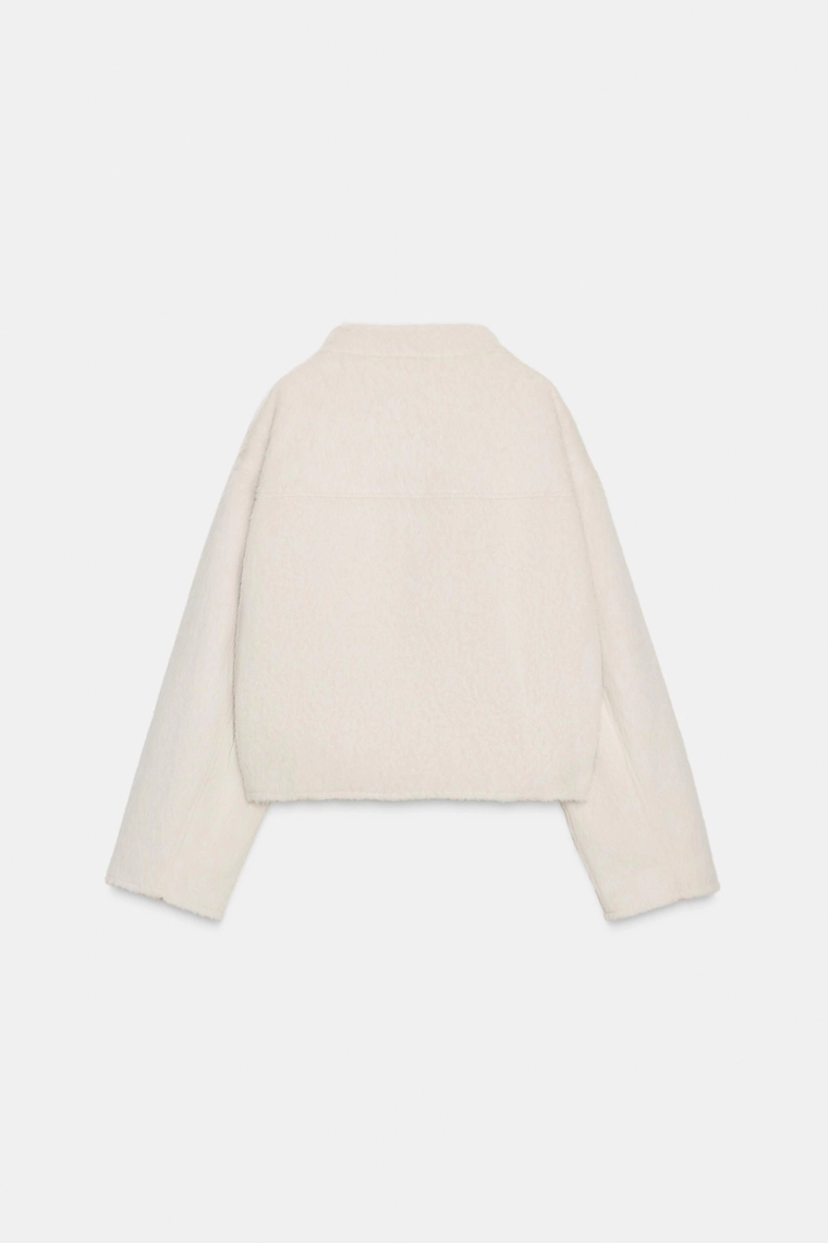 Двубортный пушистый пальто