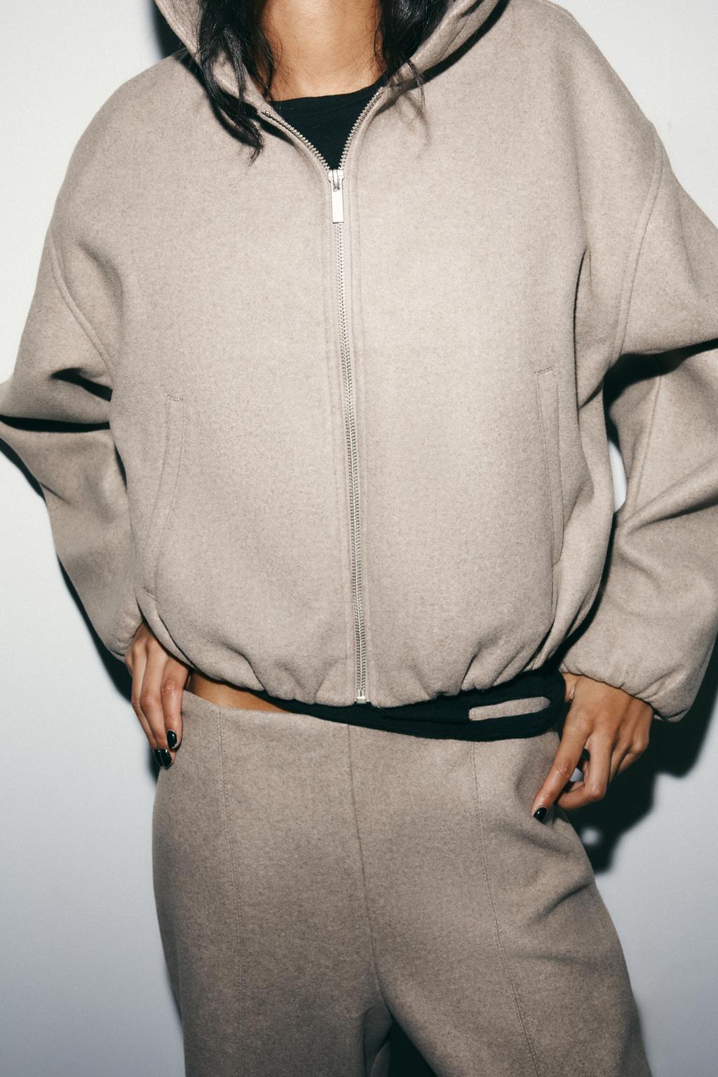 КУРТКА С КАПЮШОНОМ ИЗ МЯГКОЙ ТКАНИ