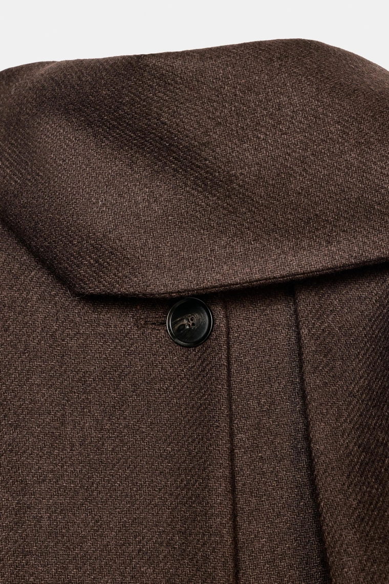 Укороченное шерстяное пальто с шарфом