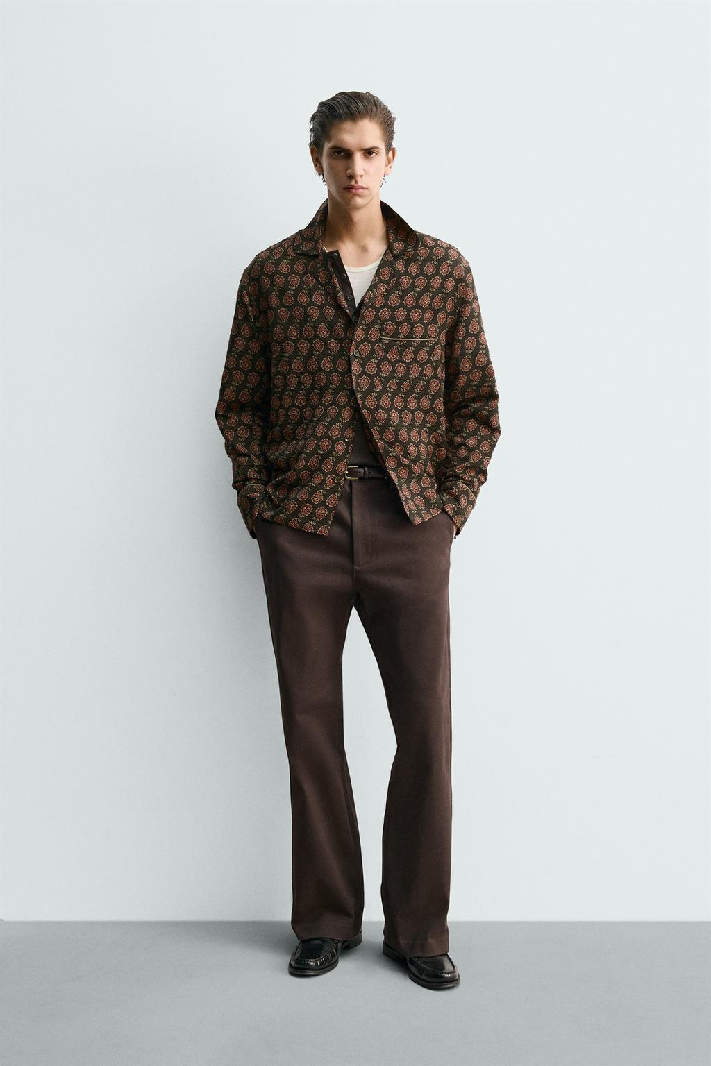 РУБАШКА СТРУЯЩЕГОСЯ ПОКРОЯ С ПРИНТОМ ПЕЙСЛИ