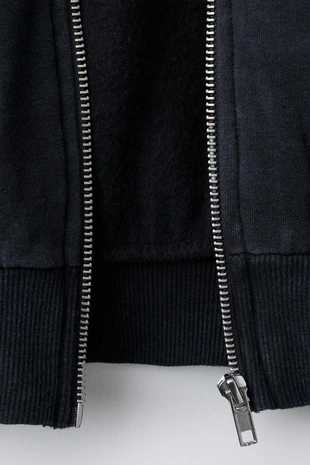 Толстовка с капюшоном, эффектом потертости, звездой и заклепками- Заказать в России