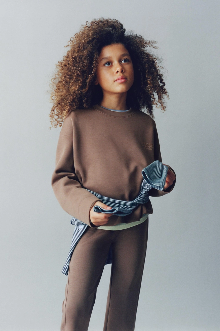 Толстовка с лозунгом и модалом