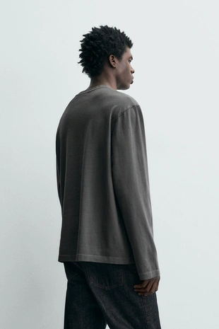 Футболка с длинными рукавами классического кроя- Заказать в России