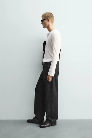 Футболка из рельефной ткани с воротником на кнопках- Заказать в России