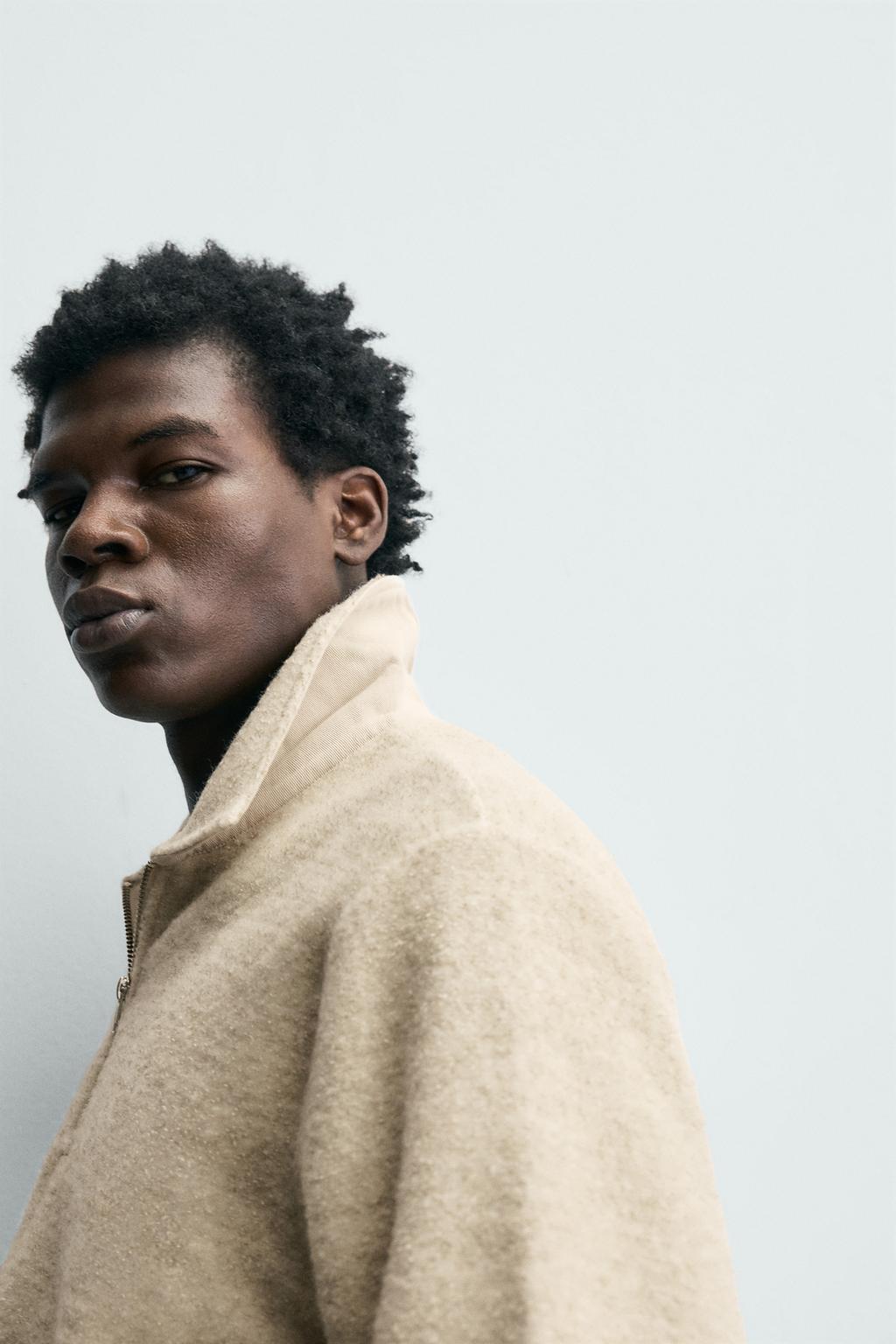 ТОЛСТОВКА С ВОРОТНИКОМ НА МОЛНИИ И ТЕКСТУРОЙ