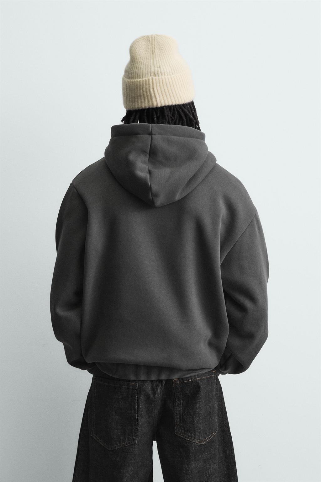 ХУДИ С КАПЮШОНОМ ИЗ СТРУКТУРНОГО МАТЕРИАЛА