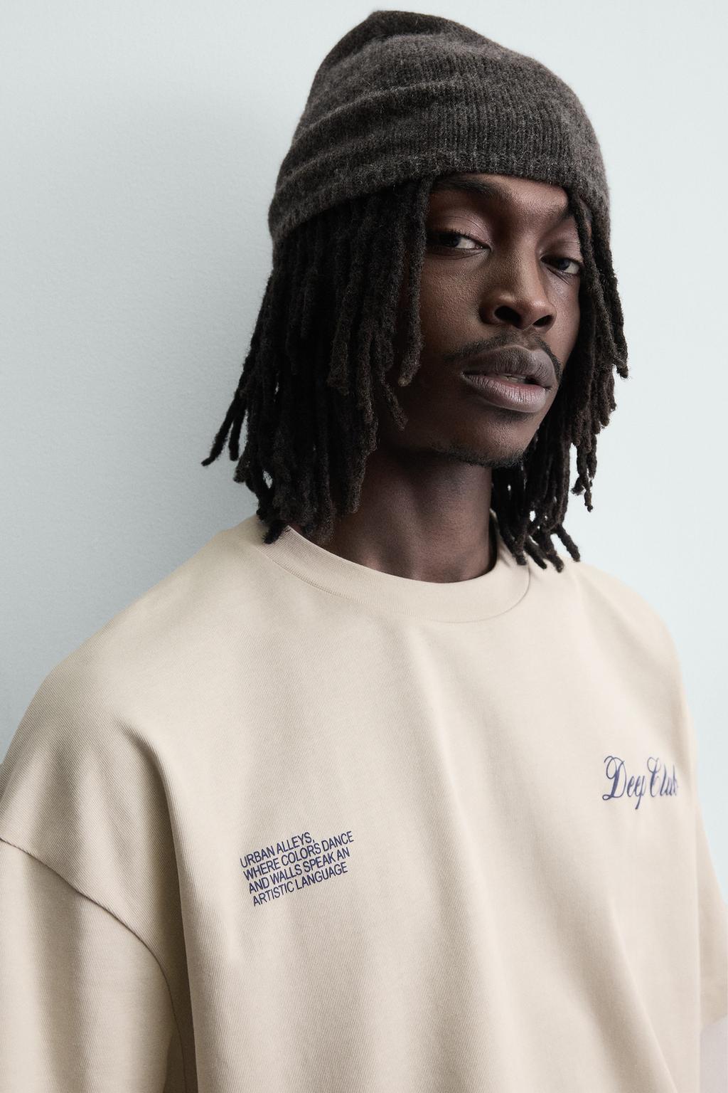 ФУТБОЛКА С КОНТРАСТНЫМ ПРИНТОМ