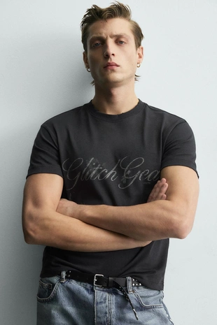 Укороченная футболка с надписью и эффектом потертости- Заказать в России