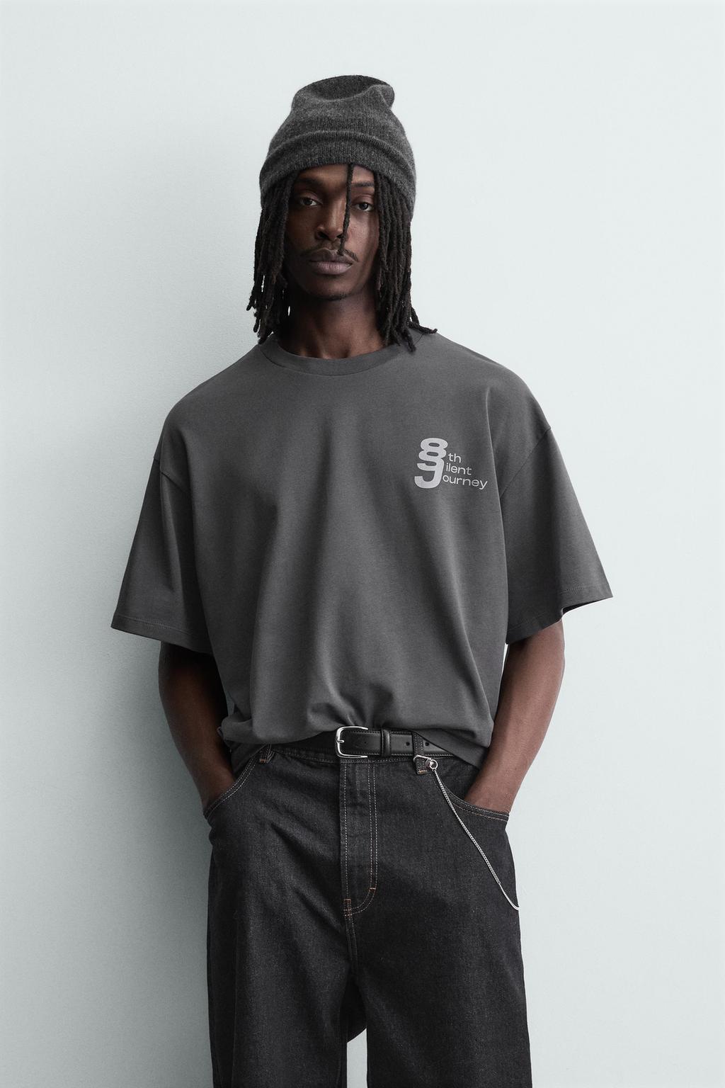 ФУТБОЛКА С КОНТРАСТНЫМ ПРИНТОМ