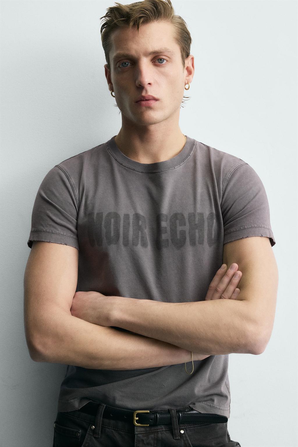 ФУТБОЛКА КРОП С НАДПИСЬЮ И ЭФФЕКТОМ ПОТЕРТОСТИ