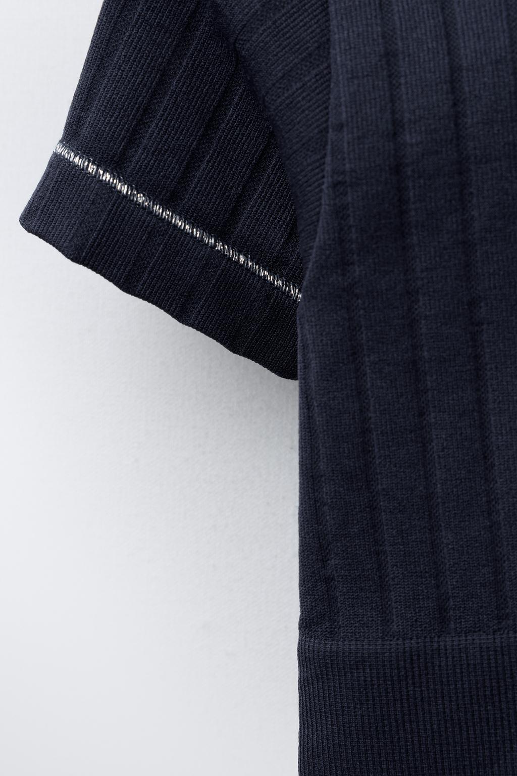 БЕСШОВНАЯ ФУТБОЛКА ДЛЯ СПОРТА С БЛЕСТЯЩЕЙ ОТДЕЛКОЙ