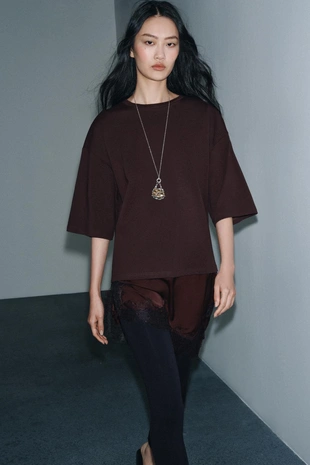 Комбинированная футболка с кружевом- Заказать в России