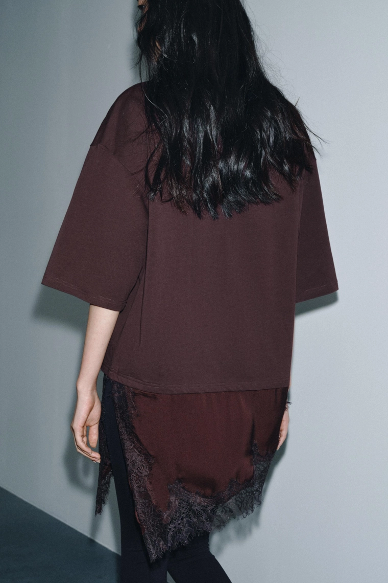 Футболка с кружевными аппликациями