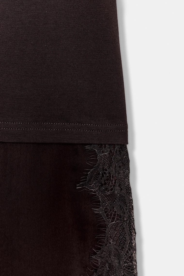 Футболка с кружевными аппликациями