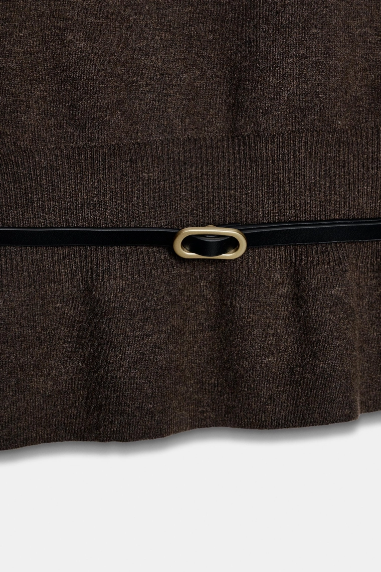 Джемпер с поясом из гладкой вязки