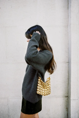 Трикотажный свитер с V-образным вырезом- Заказать в России