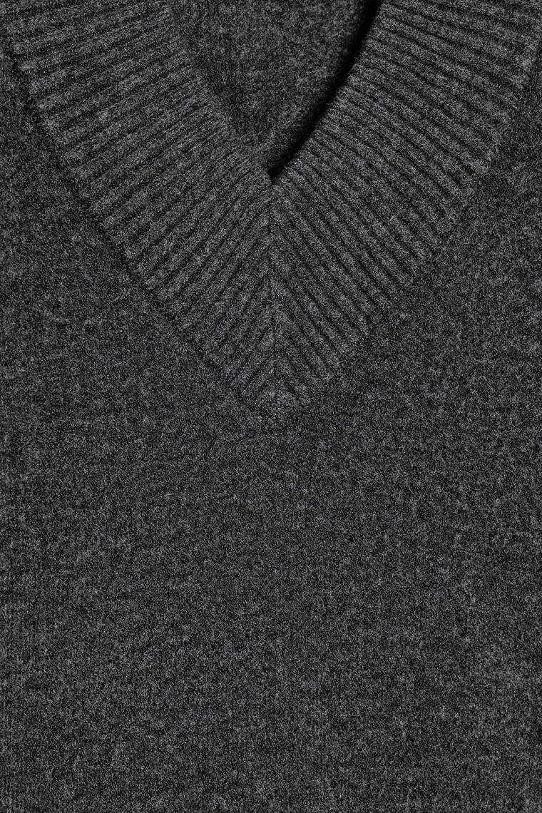 Вязанный свитер с v-образным вырезом