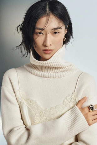 Шерстяной свитер с высоким воротником- Заказать в России