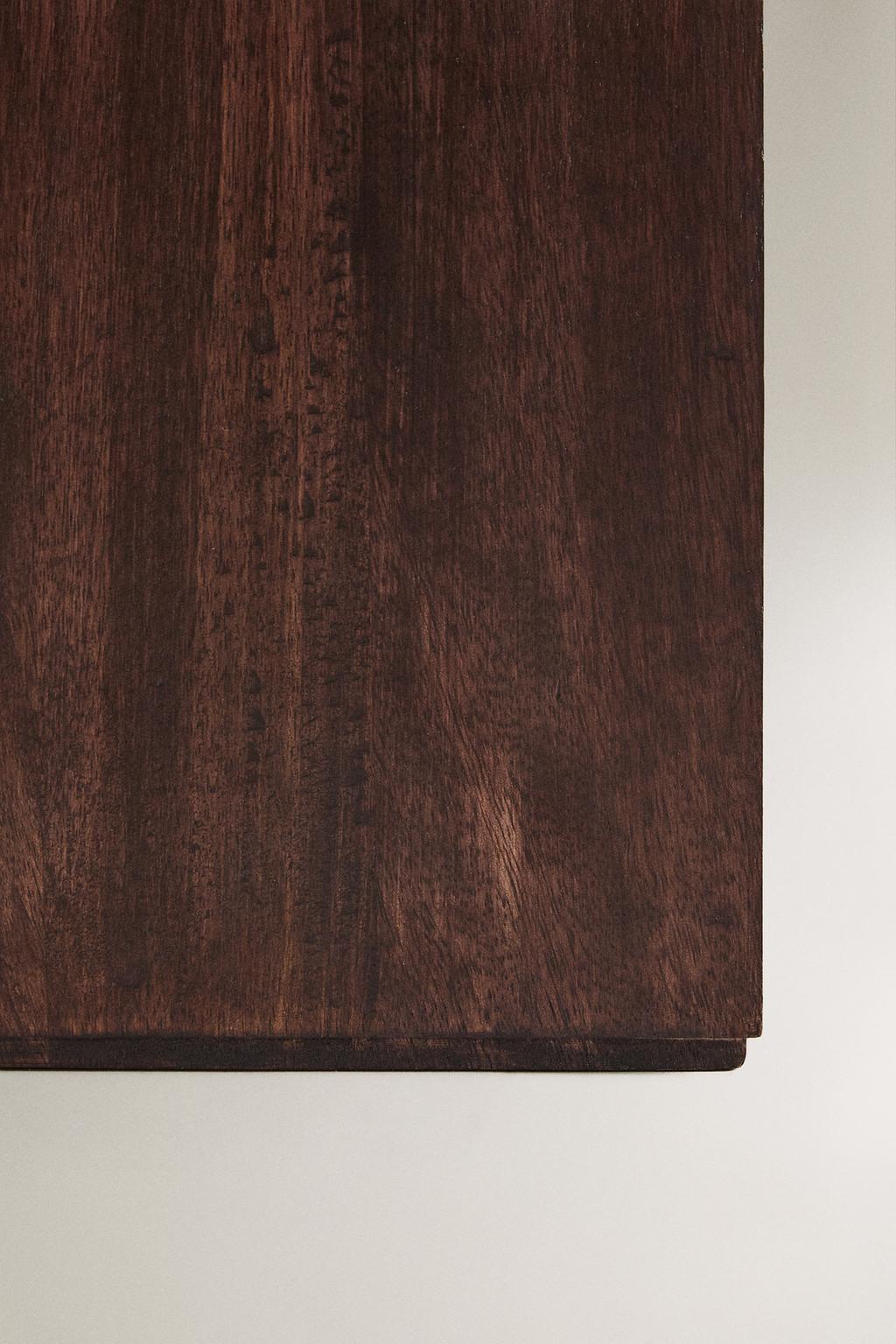 Квадратное темное деревянное ведро