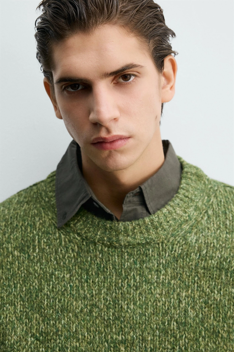 Джемпер с объемным узором из волокон с шерстью