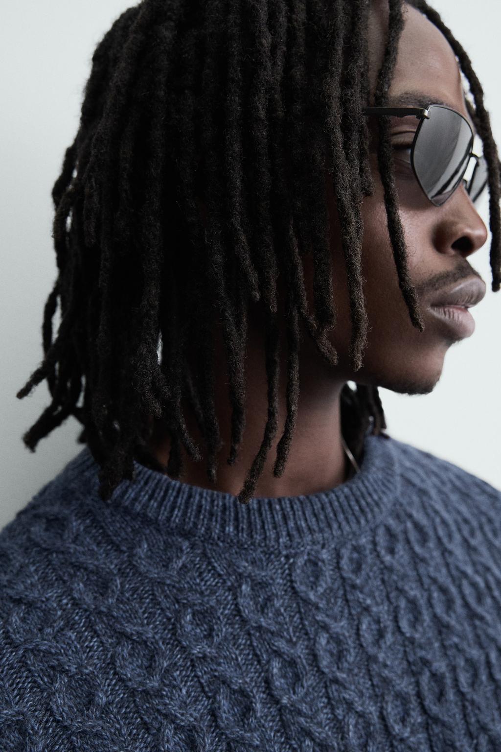 СВИТЕР С УЗОРОМ «КОСЫ»