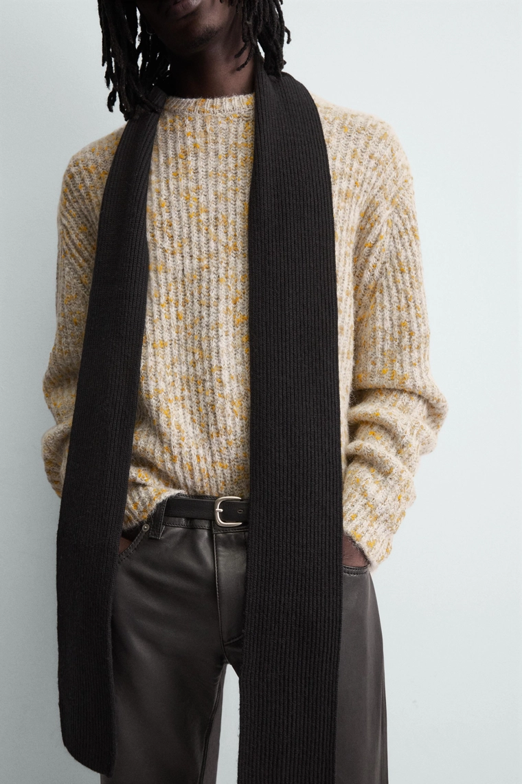 Свитер с контрастным узором