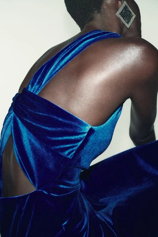 Бархатное платье миди асимметричного кроя- Заказать в России