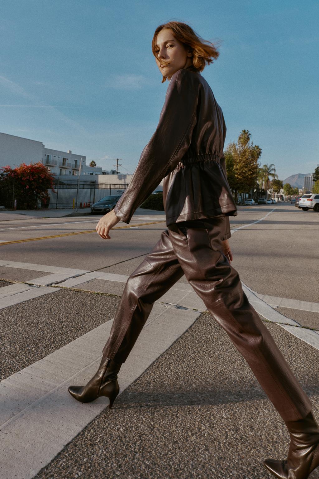 БРЮКИ ИЗ ИСКУССТВЕННОЙ КОЖИ С ЭЛАСТИЧНЫМ ПОЯСОМ