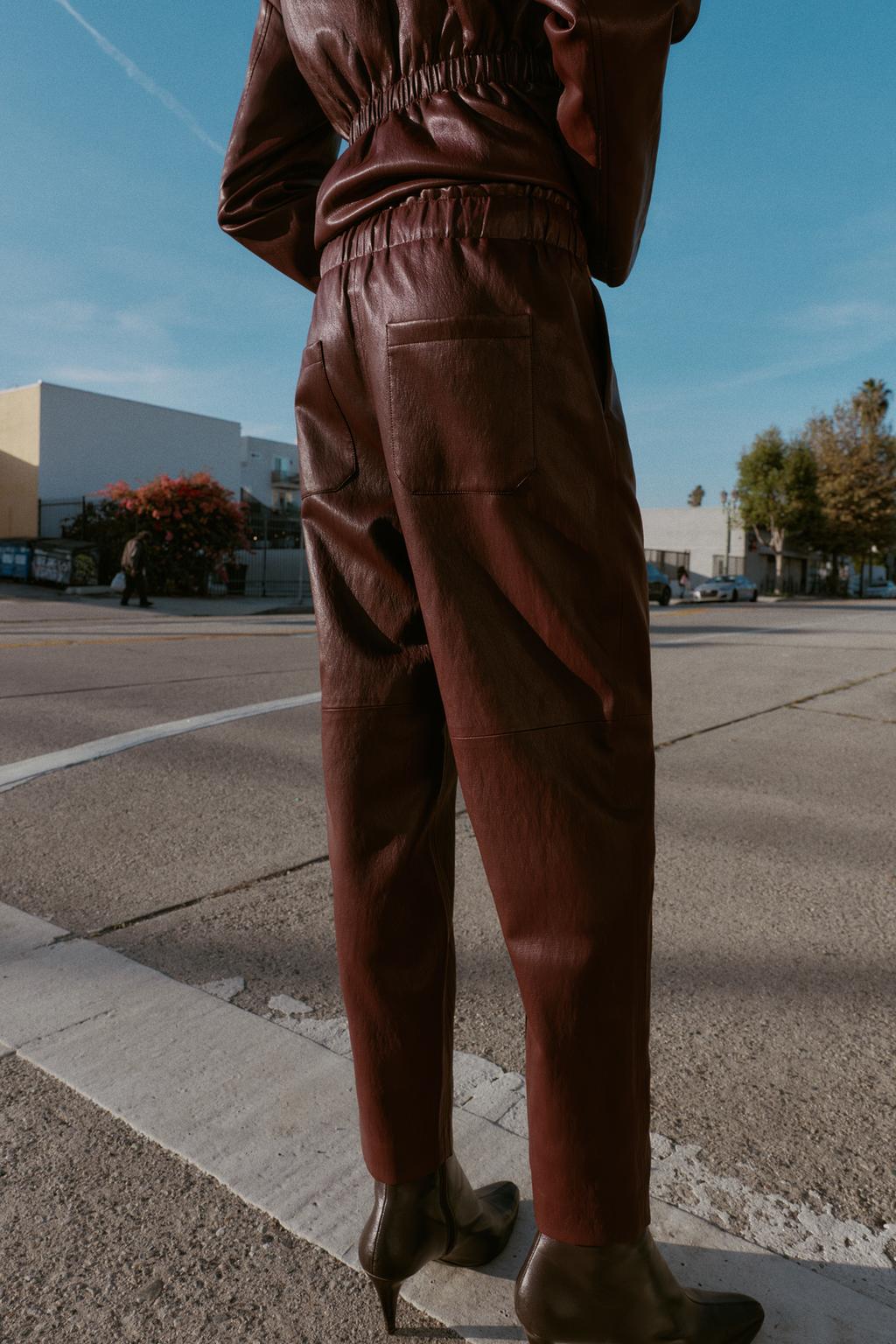 БРЮКИ ИЗ ИСКУССТВЕННОЙ КОЖИ С ЭЛАСТИЧНЫМ ПОЯСОМ