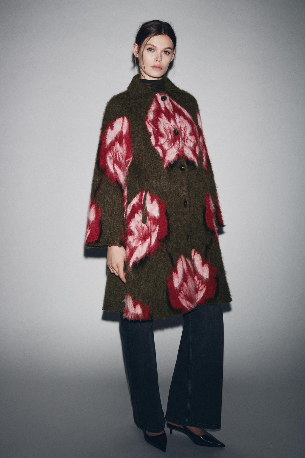 ЖАККАРДОВОЕ ПАЛЬТО ИЗ ВОРСОВОЙ ТКАНИ