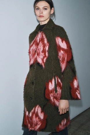 Жаккардовое пальто из ворсовой ткани- Заказать в России