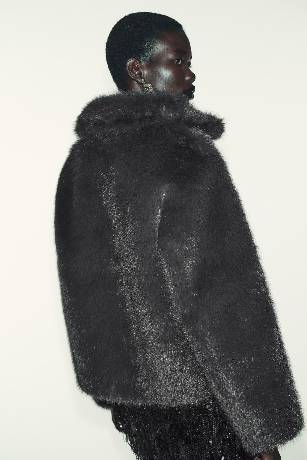 ДВУСТОРОННЕЕ КОРОТКОЕ ПАЛЬТО ИЗ ИСКУССТВЕННОГО МЕХА