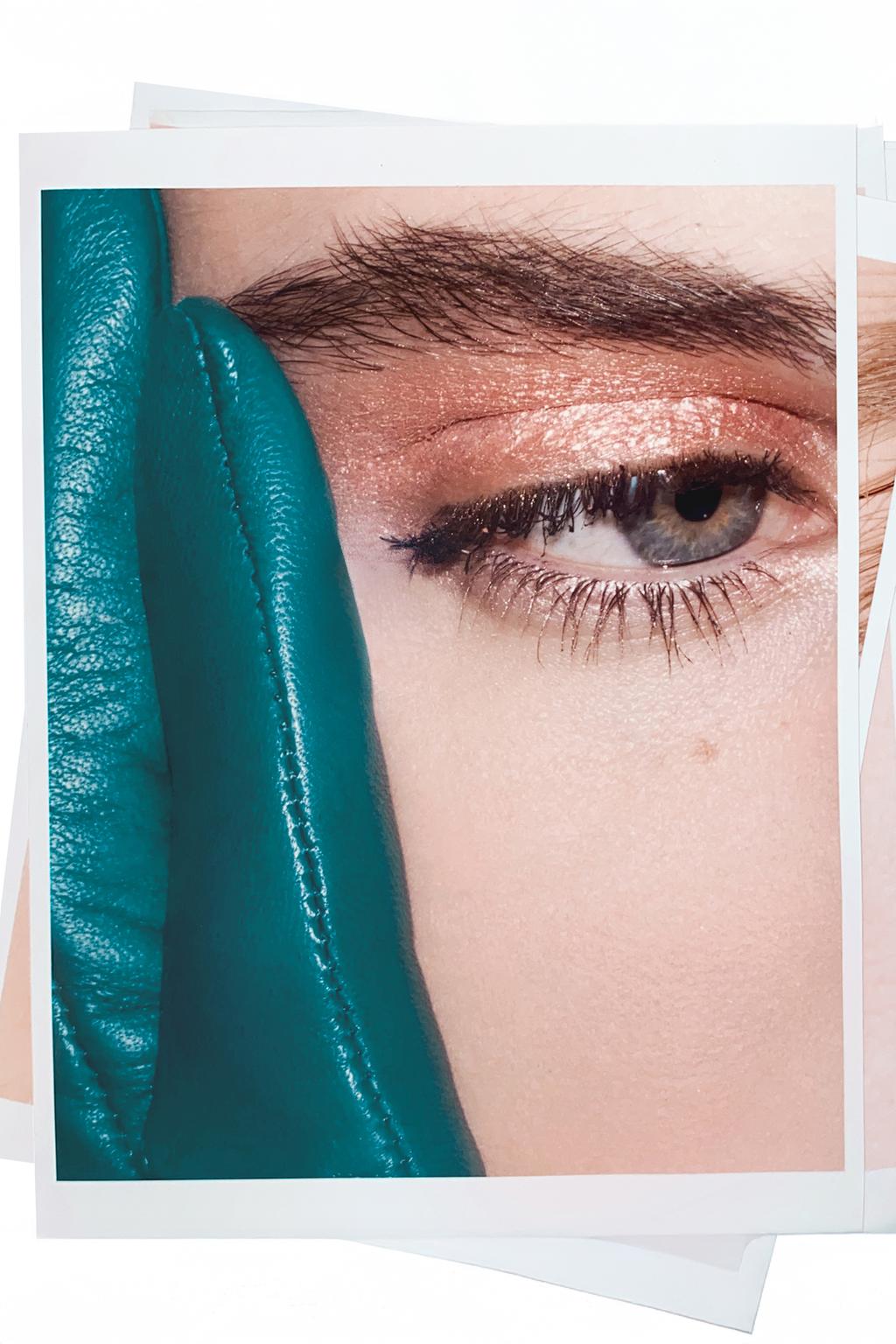 Жидкая тени для век