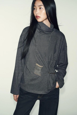 Мягкий топ с металлической деталью- Заказать в России