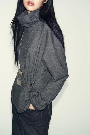 Мягкий топ с металлической деталью- Заказать в России