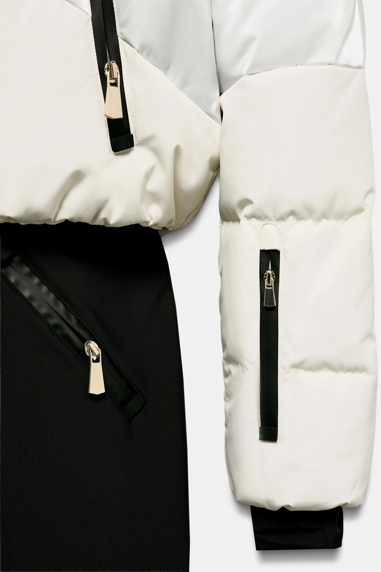 Комбинированный стеганный комбинезон с водоотталкивающими и ветрозащитными технологиями лыжная коллекция