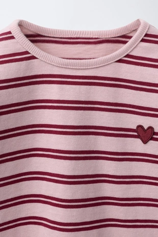 Футболка из ткани в полоску с вышивкой «сердце»