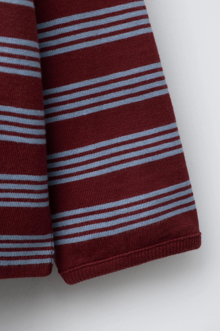 Футболка с полосками и вышивкой сердца